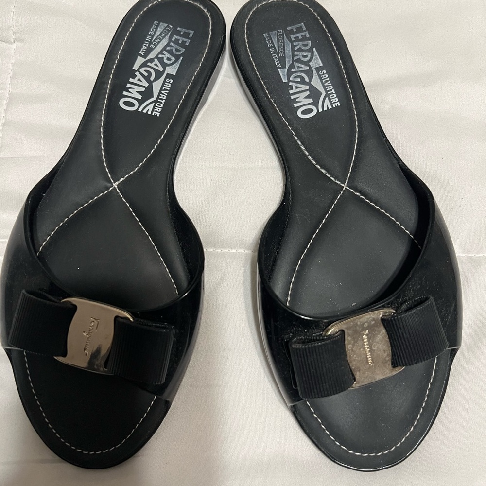 Salvatore Ferragamo used rubber slipper 36